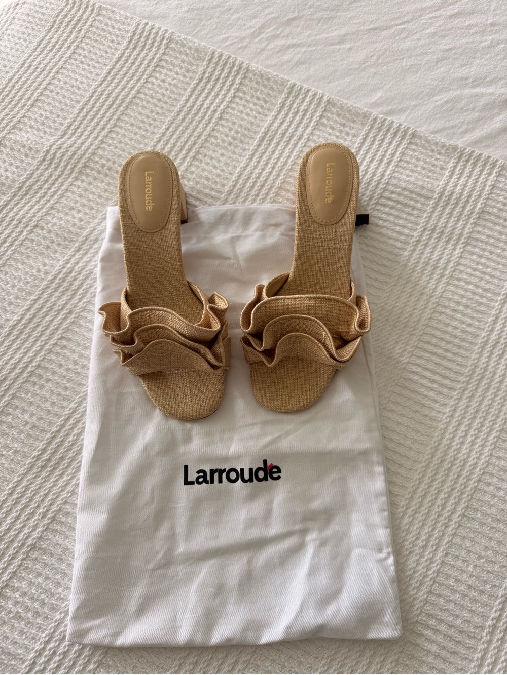 NWOT! Larroudé Brigitte Beige Sandals Ruffle Raffia Block Heel Mules size 8